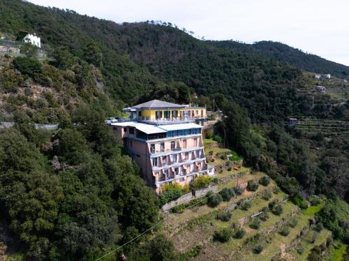 Nespecifikovaný výhled na hory nebo výhled na hory při pohledu z hotelu