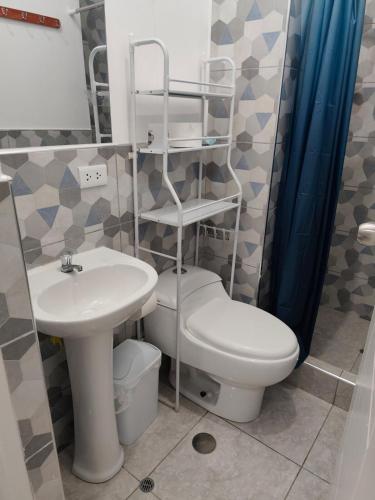 Ένα μπάνιο στο Beautiful Apartment in Tarapoto
