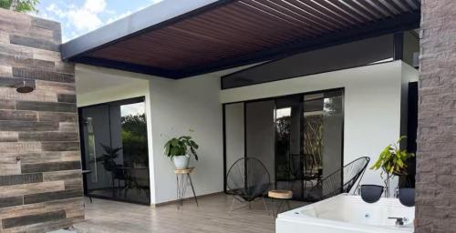 a house with a bath tub in a patio at Yopo Resort - Suite Yopal in Yopal