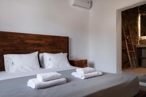 Katil atau katil-katil dalam bilik di Pure Mykonos Villa
