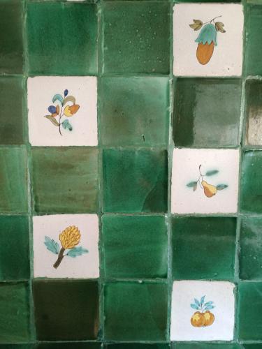 a green tiled floor with leaves and fruits on it at Casa rural entera en Parque Natural de los Puertos in Alfara de Carles