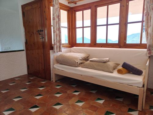 a bench in a room with a window at Casa rural entera en Parque Natural de los Puertos in Alfara de Carles