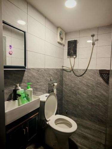 Bilik mandi di deLotus Villa