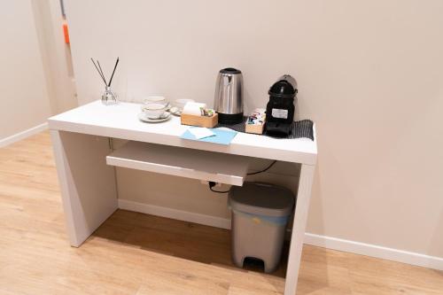 Příslušenství pro přípravu čaje a kávy v ubytování Bed&Bakery