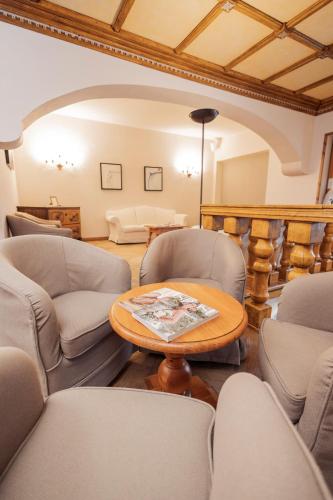 a living room with chairs and a table at Gaarten Hotel Benessere Spa by Kleos Group Collection in Gallio