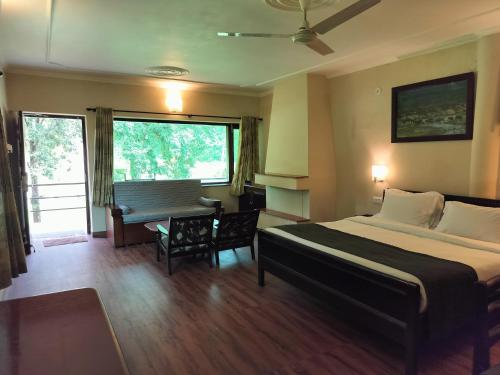 Postel nebo postele na pokoji v ubytování River Access Resorts by Bel-La Monde - "A Unit of Luxe Opera Hotels & Resorts", Dhikhuli Jim Corbett, Uttarakhand