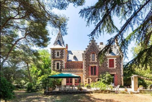 Un château pour vos vacances ? (10min/plage)