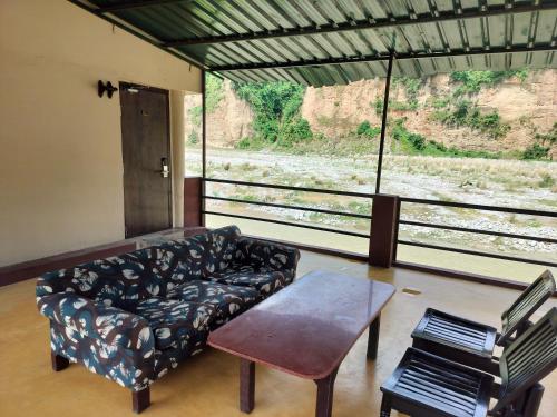 Posezení v ubytování River Access Resorts by Bel-La Monde - "A Unit of Luxe Opera Hotels & Resorts", Dhikhuli Jim Corbett, Uttarakhand