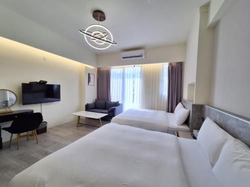 Una cama o camas en una habitación de 台南安平 - 理蓄豪宅 - 可加價烤肉