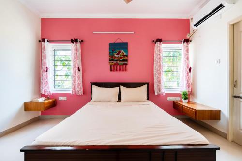 Postel nebo postele na pokoji v ubytování ECR INN - Luxury 3BHK Beach Villa, Cheyyur
