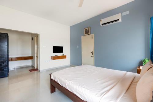 Postel nebo postele na pokoji v ubytování ECR INN - Luxury 3BHK Beach Villa, Cheyyur