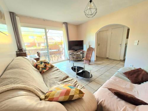 VILLA DES MUSES : Havre de paix avec 3 chambres et jardin arboré à 2 pas du centre