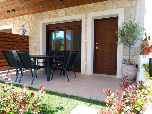 LORA HOME, 250m from the beach