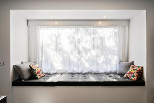 Χώρος καθιστικού στο The Bright House