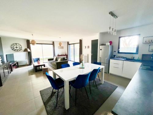 Η κουζίνα ή μικρή κουζίνα στο Peaceful house for 6 people 400 m from the sea