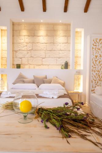 a room with a table with a glass bowl with a lemon on it at Agriturismo Alonì Costarella Masseria in Borgagne