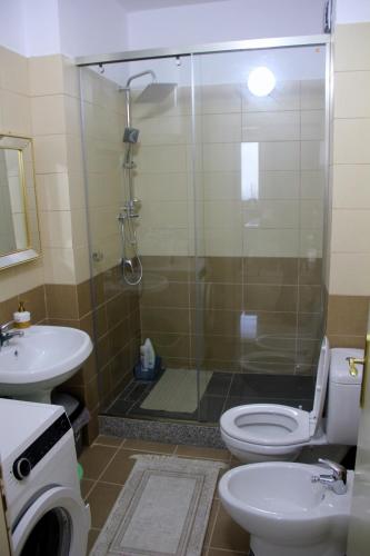 Kupatilo u objektu Apartament Shkoder