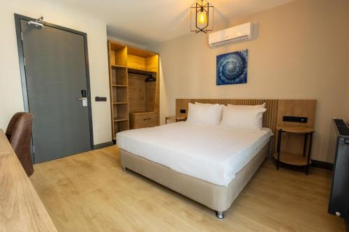 Ένα ή περισσότερα κρεβάτια σε δωμάτιο στο LELİKO SUITES