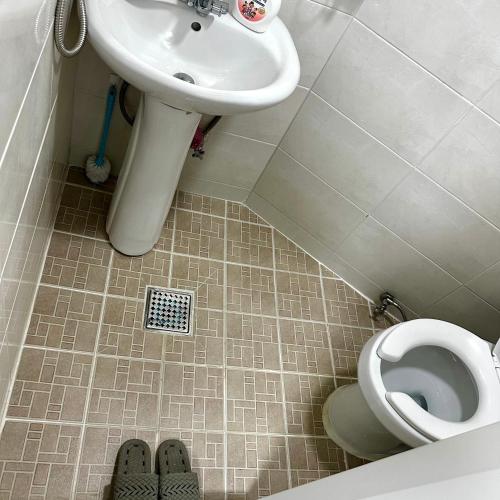 Ένα μπάνιο στο NJ Affordable and cozy accommodation near Nakseongdae Station