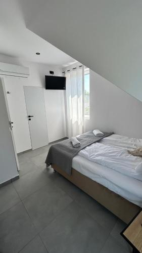Ένα ή περισσότερα κρεβάτια σε δωμάτιο στο Za Murem