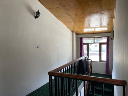 Φωτογραφία από το άλμπουμ του Hotel Alpine Himalayan View , Manali By The Premium Villa σε Manāli