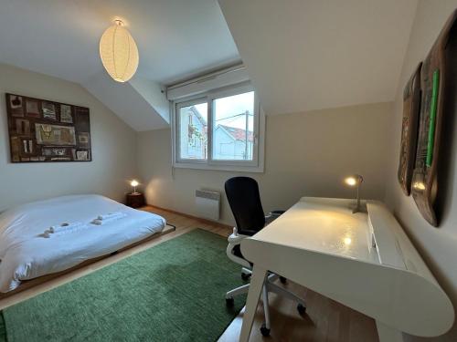 Postel nebo postele na pokoji v ubytování Le Gré d Argent grande maison au cœur des vignes