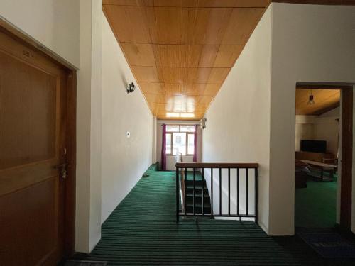 Φωτογραφία από το άλμπουμ του Hotel Alpine Himalayan View , Manali By The Premium Villa σε Manāli