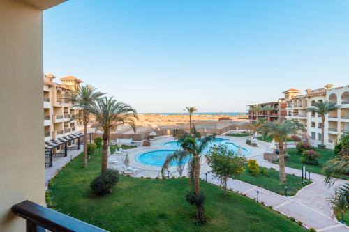 Bazén v ubytování Al Saraya Sahl Hasheesh by Peaks One Bedroom Apartment With Pool View C304 nebo v jeho okolí