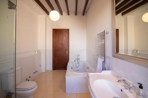 Ένα μπάνιο στο Villa Nekazabal