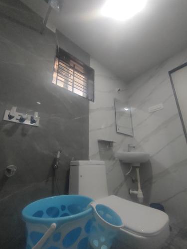 Un baño de Crown Suites