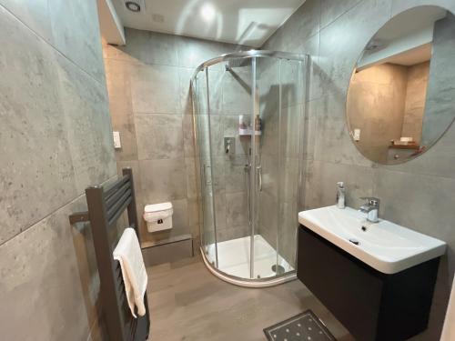 Ванная комната в Two bed apartment