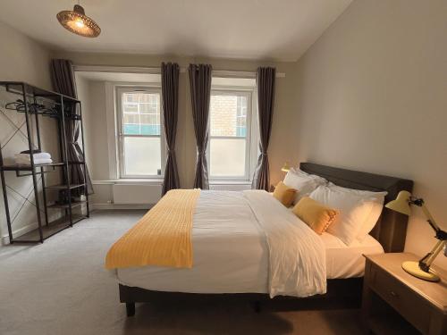 Кровать или кровати в номере Two bed apartment