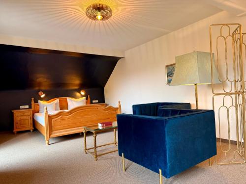 a bedroom with a bed and a table and a lamp at Hotel Askania 1927 in Bad Wiessee