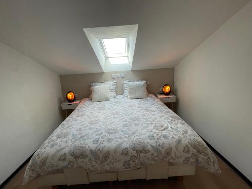 a bedroom with a large bed with a window at De Horizon in Bullange