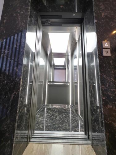 an elevator in a building with a glass door at Apartmani Central A20 & Free parking in Vrnjci