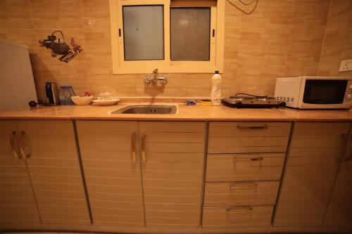 Dapur atau dapur kecil di شقق رونق المنسك المخدومة