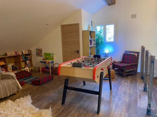 a living room with a large foosball table at Gîte confort 15 couchages, vue panoramique Montagne Hautes Alpes, Terrasses in Embrun