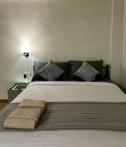 Ένα ή περισσότερα κρεβάτια σε δωμάτιο στο Sukkasame Apartment At Ngamwongwan