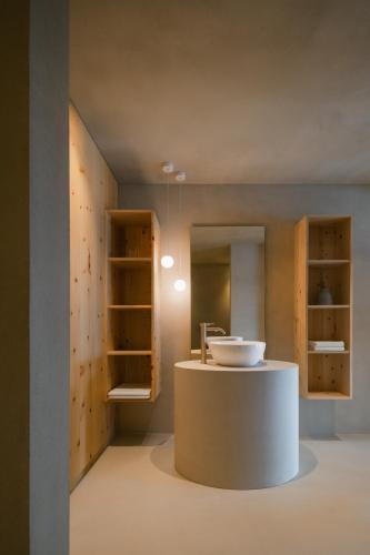 a bathroom with a sink and a counter with a mirror at Chalet Herol in Luson