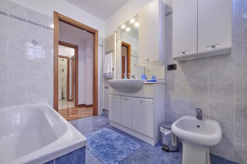 Bagno di A STEP FROM THE LAKE