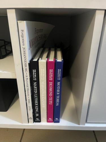 Die Bibliothek in der Pension