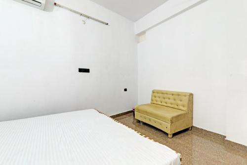 Ruang duduk di Hotel O Mahadevi Lawn