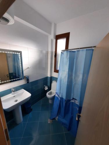 Un baño de Hotel & Restorant Vjosa