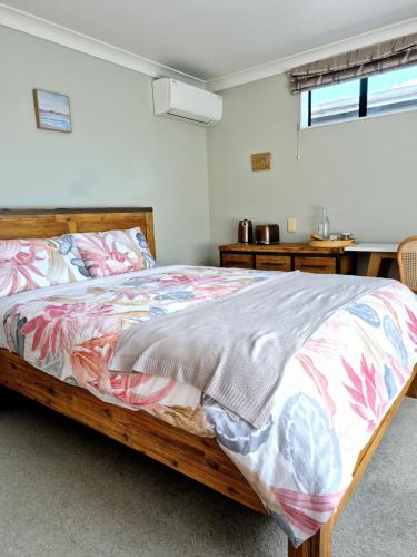 Postel nebo postele na pokoji v ubytování Serene Stay
