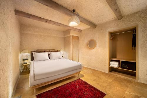 Letto o letti in una camera di Zafora Cave Suites Hotel Cappadocia