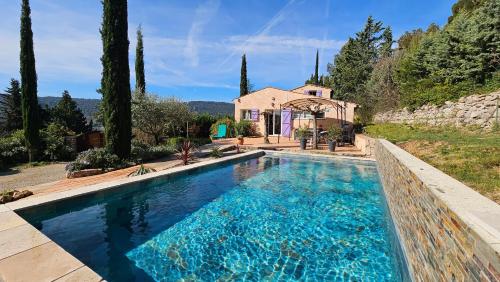 Aux trois Cyprès Salernes en Provence