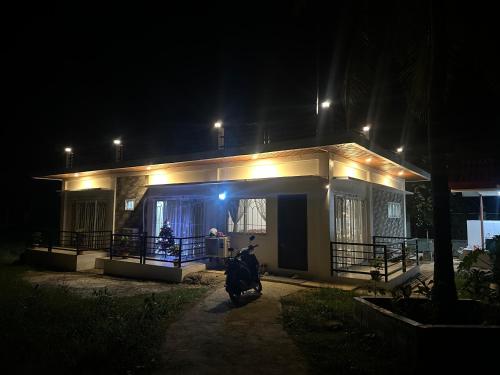 Bangunan di mana terletaknya rumah tamu ini