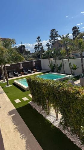 a backyard with a swimming pool and some bushes at Morgana Sea in Catania
