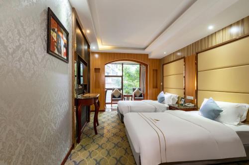 Postel nebo postele na pokoji v ubytování Cavalier Hotel Chongqing