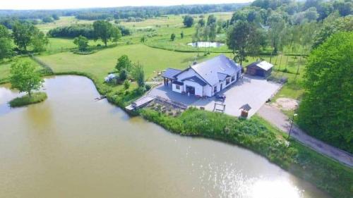 Siedlisko w otulinie Drawskiego Parku Krajobrazowego z własnym stawem